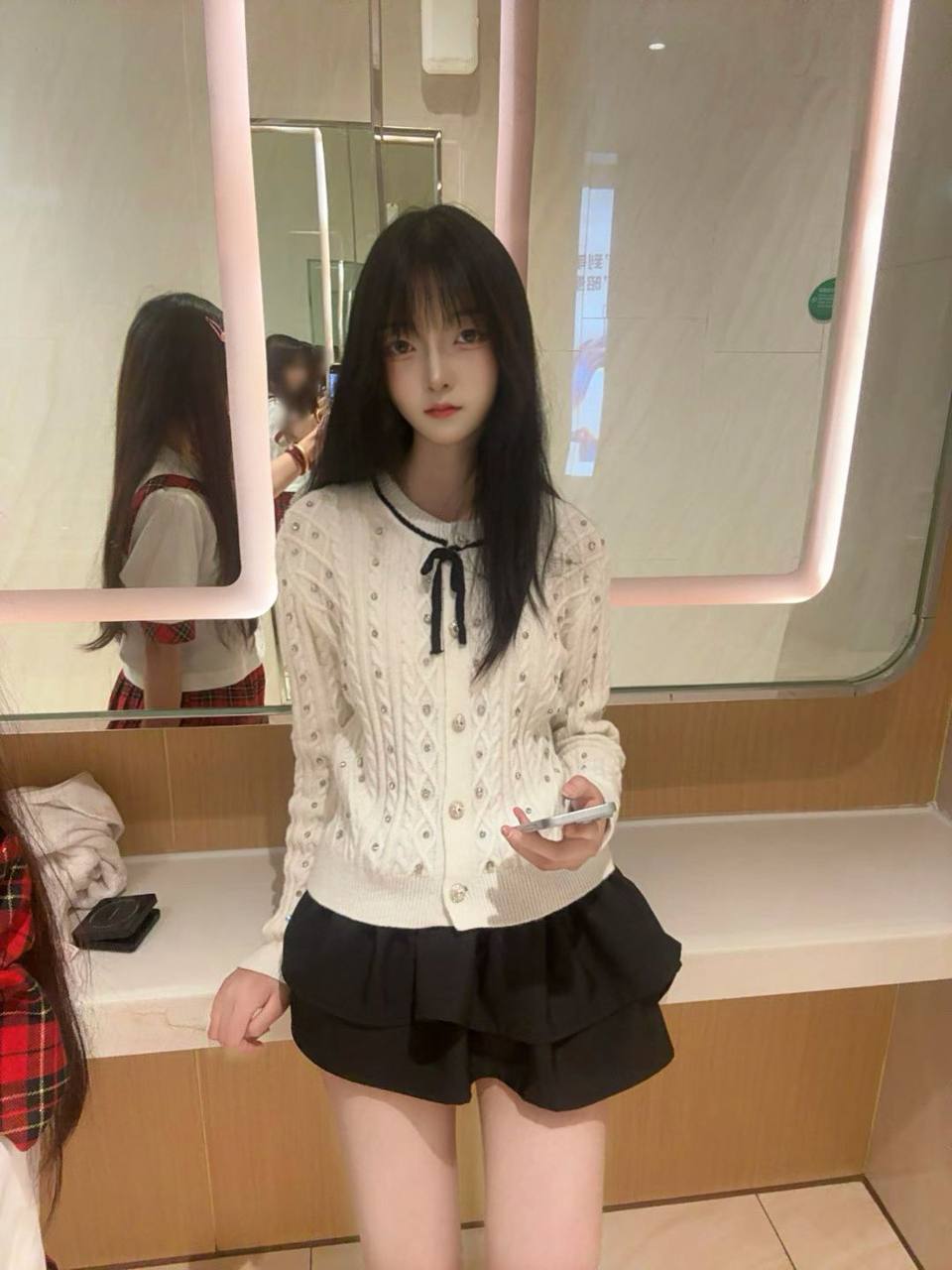 云南 昆明 18岁 163cm 95 B杯 工作 萝莉 长相可爱 性格稳重懂事,待人真诚,身材匀称,喜欢穿搭、旅行,热爱生活 抽烟纹身:无 SM:轻微 无套:否 口交:可 过夜:可 可飞:可 价格:10 特点:萝莉 长相可爱 性格稳重懂事,待人真诚,身材匀称,喜欢穿搭、旅行,热爱生活