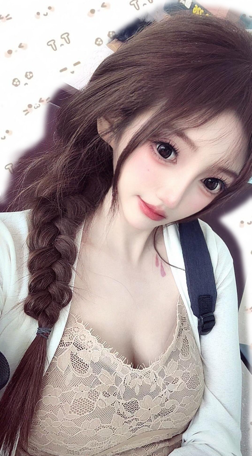 云南 昆明 22岁 165cm 90 B杯 无 开朗 爱聊天 配合度好 SM:是 无套:可 口交:可 过夜:可 同居:可 可飞:能 价格:60 特点:开朗 爱聊天 配合度好