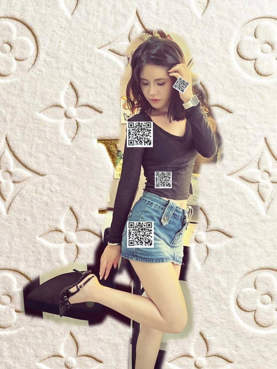 云南 昆明 23岁 167cm 97 A杯 护士 圈子干净 没有不良嗜好 爱干净 抽烟纹身:无 SM:轻微 无套:否 口交:可 过夜:可 同居:否 可飞:否 价格:4 特点:圈子干净 没有不良嗜好 爱干净