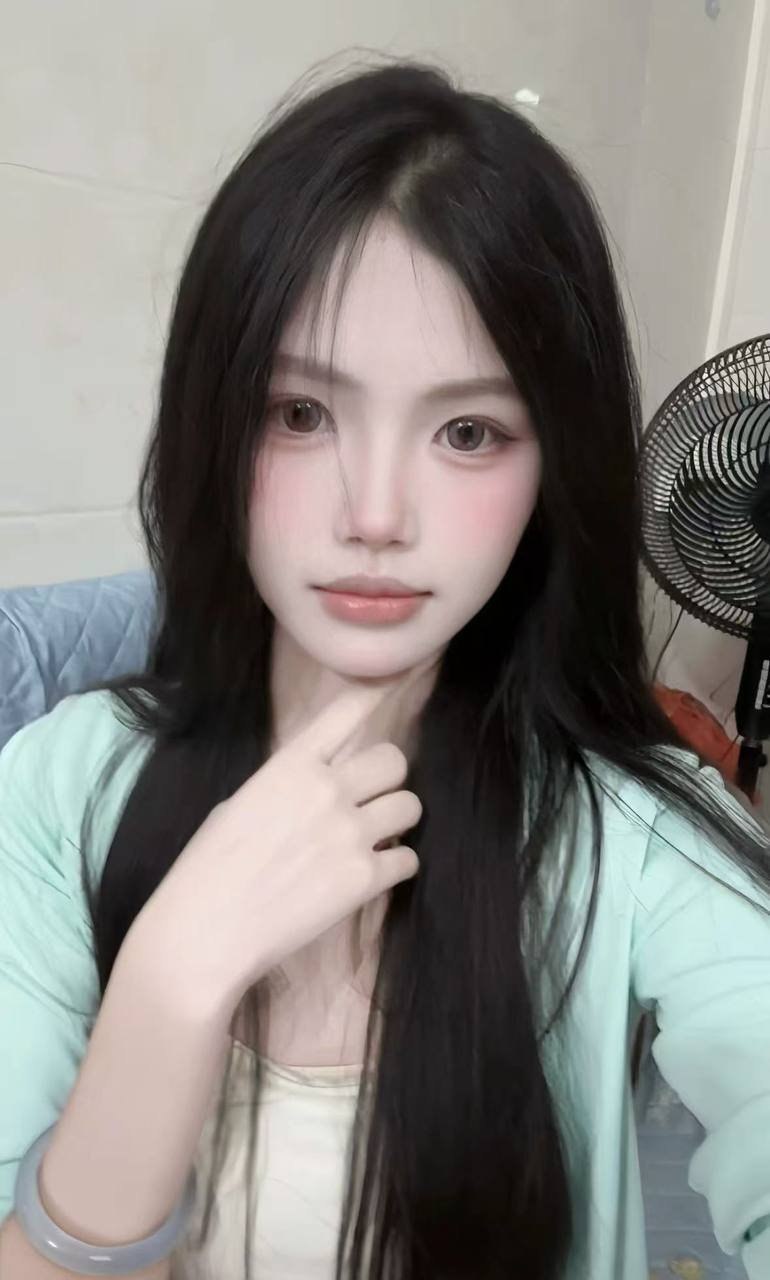 广东 佛山 20岁 163cm 84 B杯 待业 第一次找,清纯,能提供情绪价值 抽烟纹身:无 SM:否 无套:否 口交:可 过夜:可 同居:可 可飞:不 价格:10 特点:第一次找,清纯,能提供情绪价值