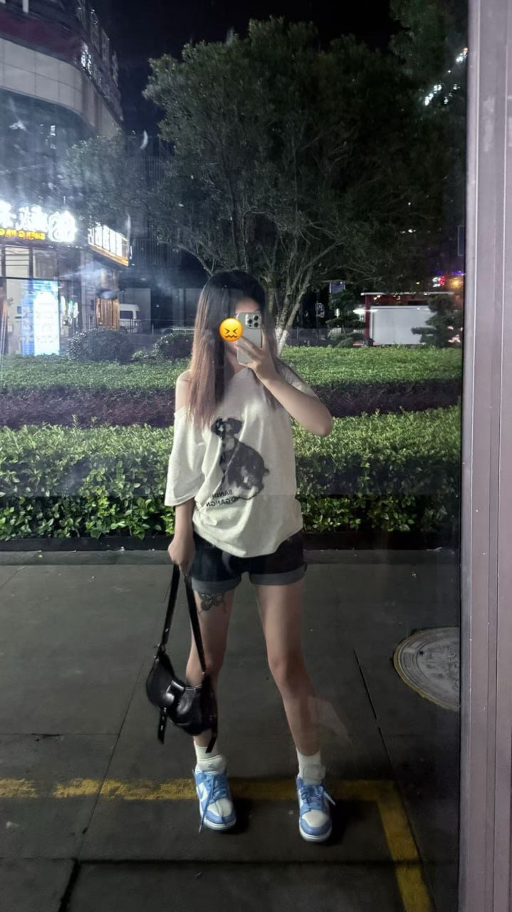 贵州 贵阳 18岁 170cm 110 B杯 乖巧 听话 活泼 风格多变 SM:可 无套:否 口交:可 过夜:可 同居:可 可飞:可 价格:20 特点:乖巧 听话 活泼 风格多变