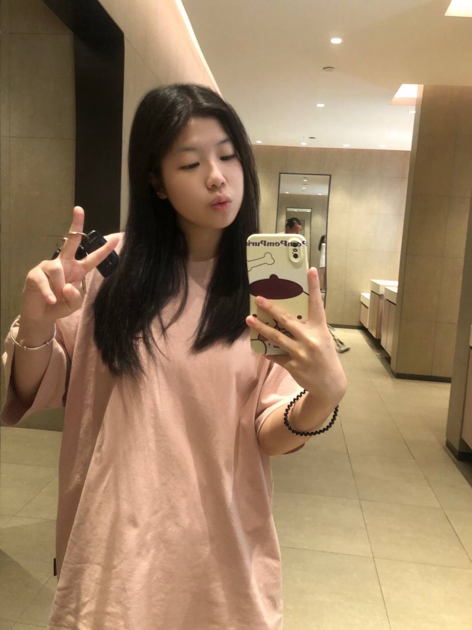 广东 深圳 20岁 151cm 73 A杯 餐饮店服务员 算甜美吧清纯不乱来 抽烟纹身:无 SM:否 无套:可 口交:可 过夜:否 同居:否 可飞:深圳 价格:10 特点:算甜美吧清纯不乱来