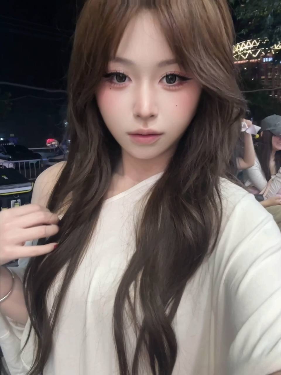四川 成都 22岁 162cm 95 B杯 学生 本人更好看,不会拍照不上镜,肤白有梨涡 抽烟纹身:无 SM:否 无套:否 口交:否 过夜:可 可飞:可 价格:15 特点:本人更好看,不会拍照不上镜,肤白有梨涡