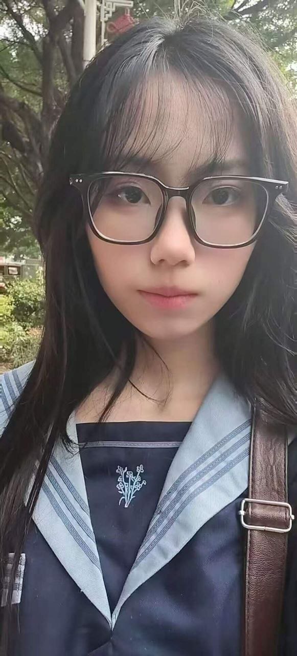 吉林 长春 18岁 165cm 100 B杯 学生 听话 抽烟纹身:无 SM:否 无套:可 口交:可 过夜:可 同居:可 可飞:可 价格:6 特点:听话