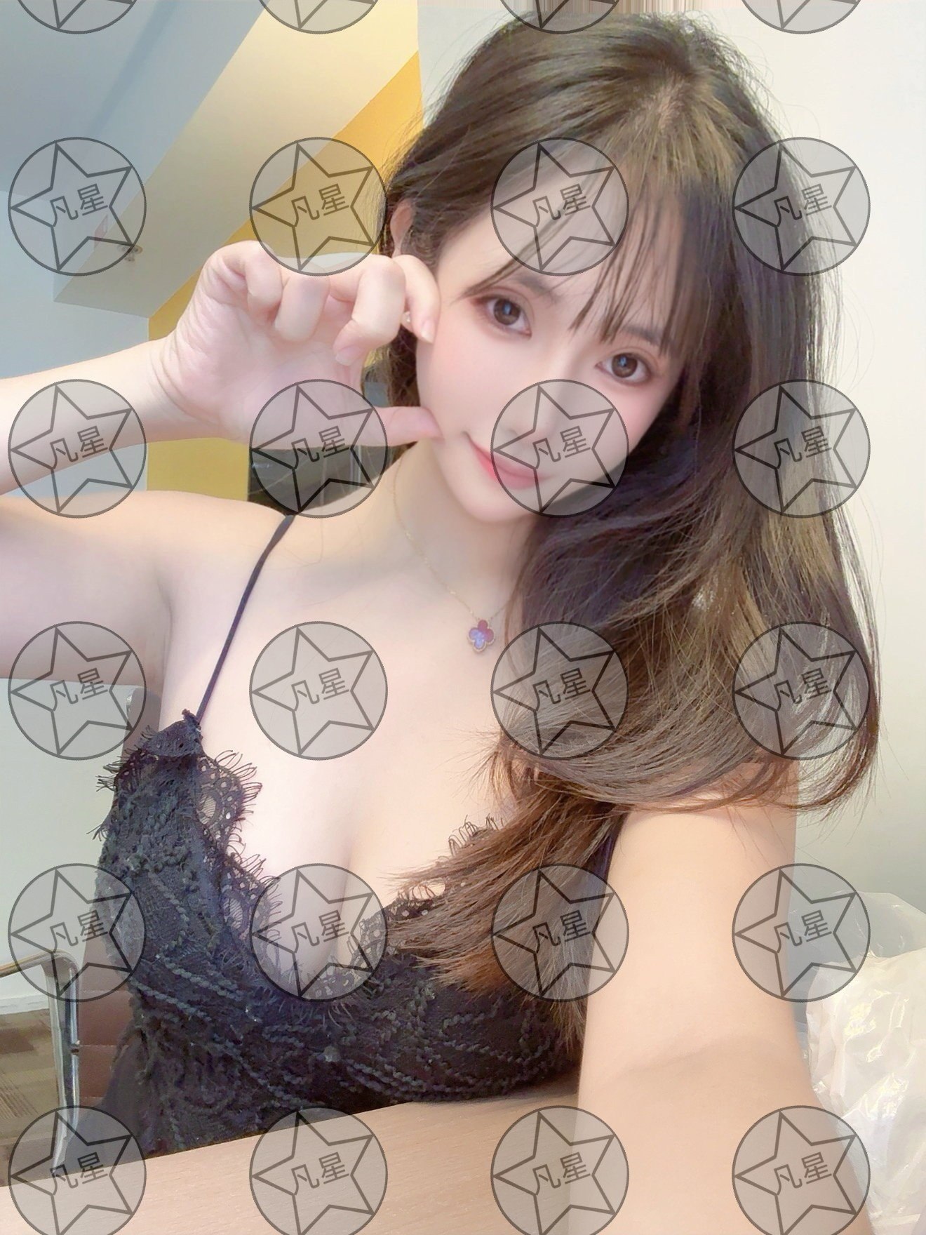 广东 东莞 28岁 160cm 45 C杯 驿站 纯天然妈生脸 第一次找 清纯良家 属于温柔体贴型,善解人意,会看眼色懂礼仪谈吐,甜美性感你喜欢风格都可以,身材高挑大长腿模特身材,天然冷白皮 抽烟纹身:有抽烟无纹身 SM:否 无套:否 口交:可 过夜:可 同居:否 可飞:可 价格:20 特点:纯天然妈生脸 第一次找 清纯良家 属于温柔体贴型,善解人意,会看眼色懂礼仪谈吐,甜美性感你喜欢风格都可以,身材高挑大长腿模特身材,天然冷白皮