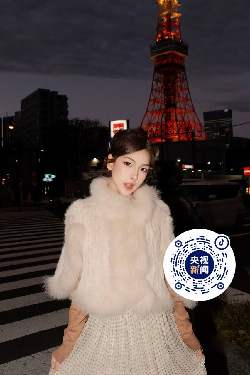 江苏 南京 19岁 164cm 96 B杯 学生 会跳舞唱歌 活泼 抽烟纹身:无 SM:轻微 无套:否 口交:可 过夜:可 同居:可 可飞:能 价格:25 特点:会跳舞唱歌 活泼