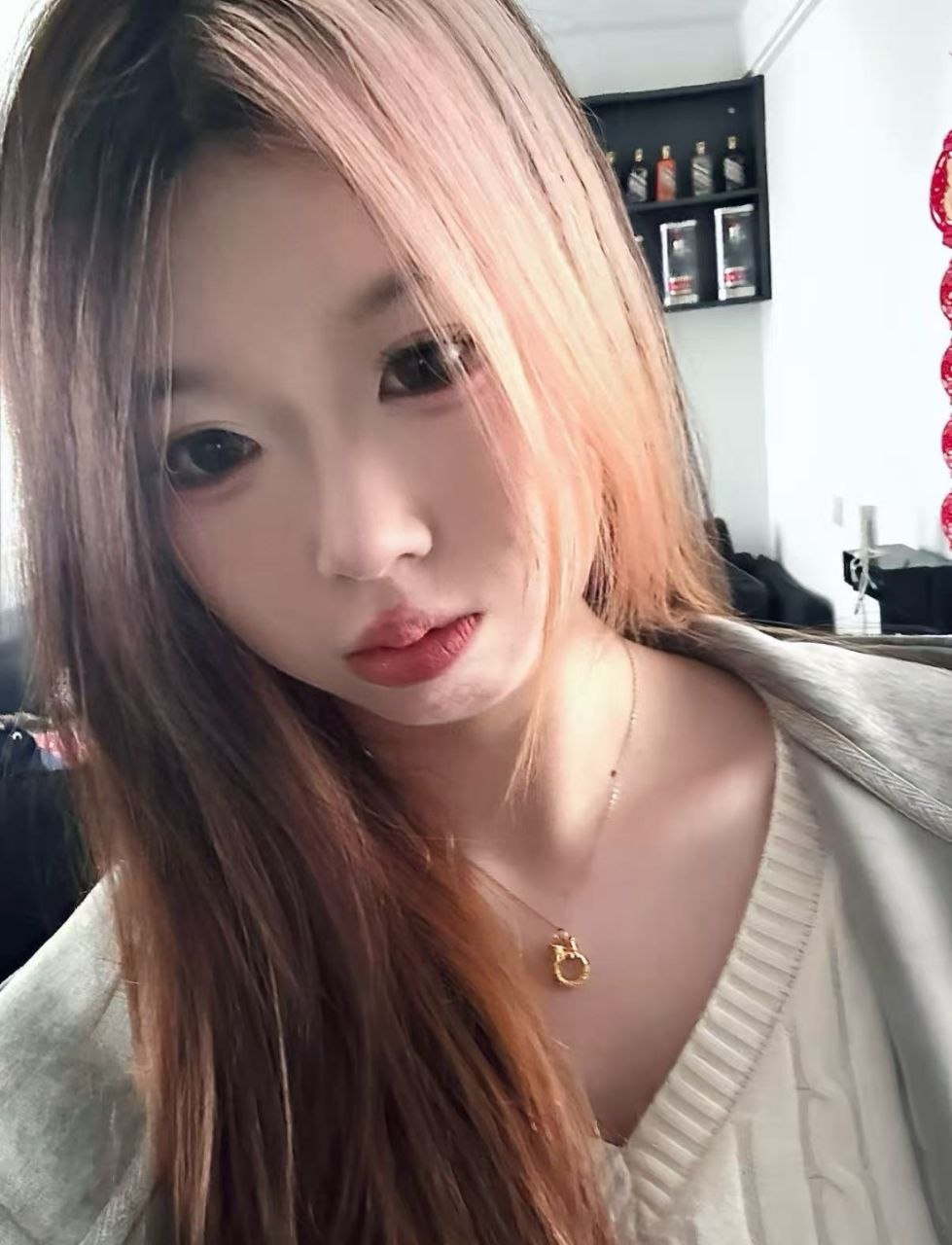 江苏 苏州 18岁 165cm 103 B杯 上班 抽烟纹身:无抽烟有纹身 SM:否 无套:否 口交:可 过夜:否 可飞:不能 价格:2