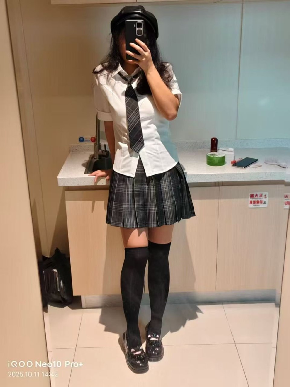 广东 广州 18岁 156cm 100 B杯 美业 第一次找,圈子干净 社交少 脾气性格好,提供情绪价值,能听话,配合度高 不是很过分要求都能满足 抽烟纹身:无 SM:否 无套:可 口交:可 过夜:可 同居:否 可飞:否 价格:10 特点:第一次找,圈子干净 社交少 脾气性格好,提供情绪价值,能听话,配合度高 不是很过分要求都能满足