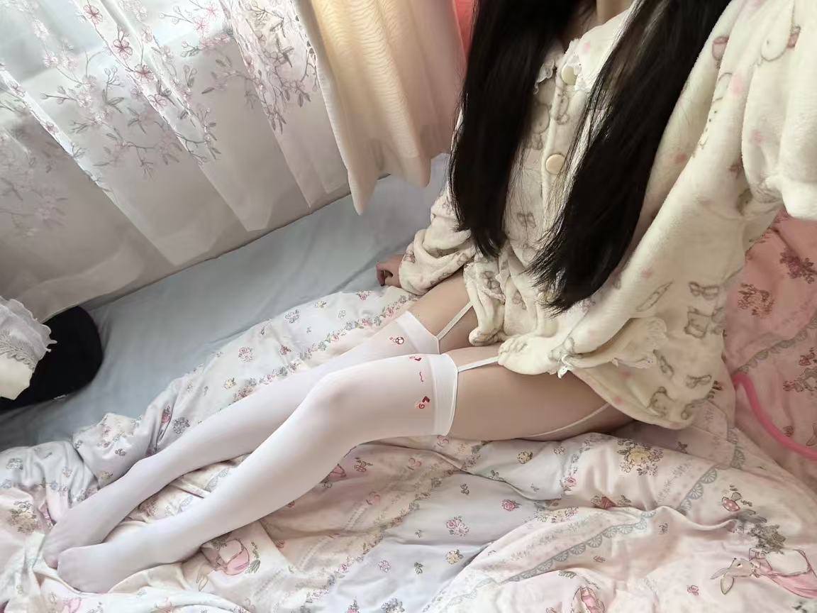 广东 揭阳 普宁 19岁 160cm 43 C杯 无业 温柔 抽烟纹身:无 SM:否 无套:可 口交:否 过夜:可 同居:可 可飞:能 价格:6 特点:温柔