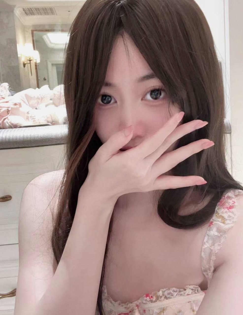 江苏 南京 20岁 163cm 85 A杯 学生 第一次找 抽烟纹身:无 SM:否 无套:否 口交:可 过夜:可 同居:可 可飞:可 价格:10-30 特点:第一次找