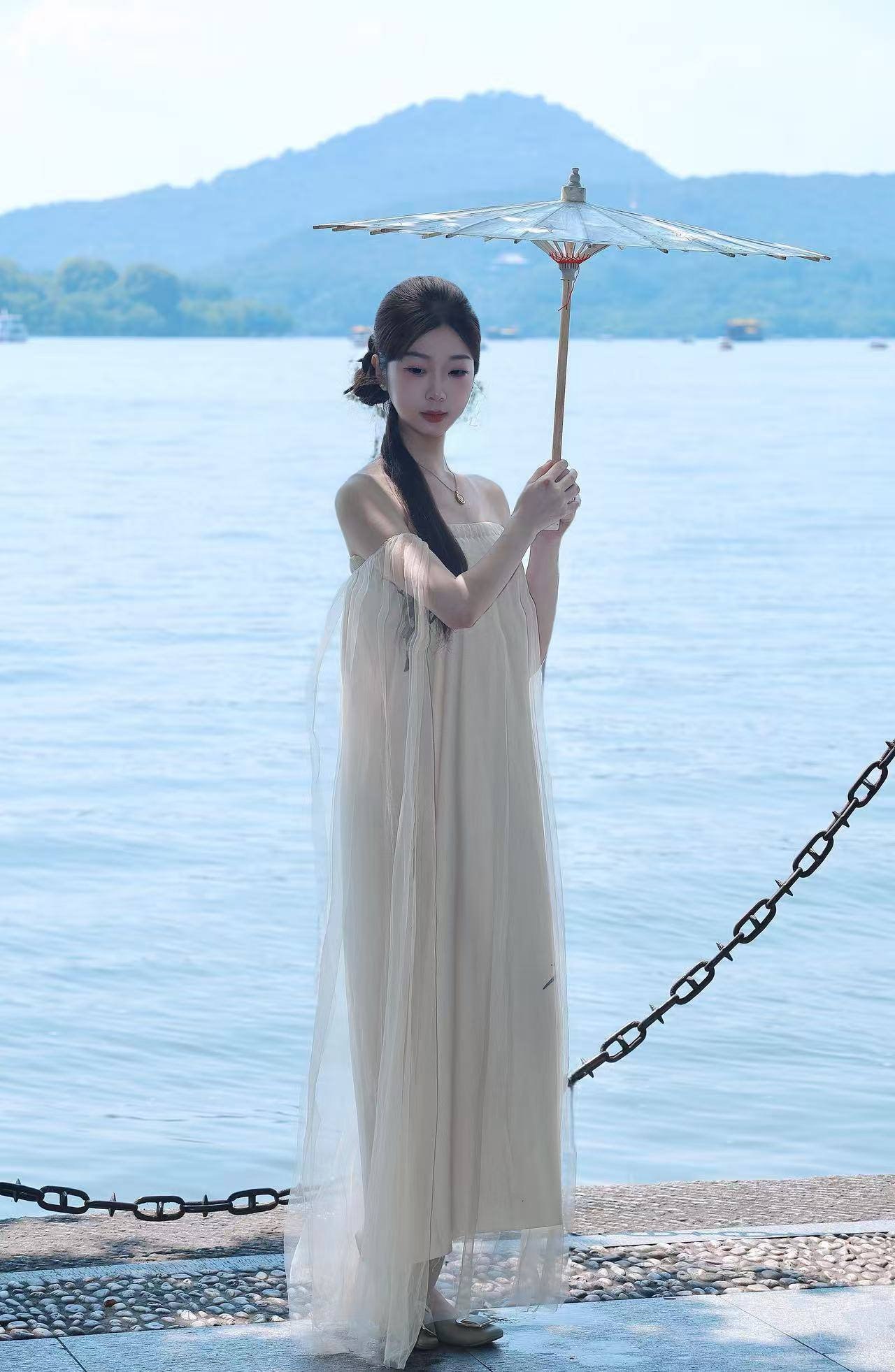福建 厦门 24岁 167cm 89 B杯 茶艺师 提供情绪价值高,情商高,可出入公共场所烘托气氛,皮肤光滑细腻,会透粉腰臀比例好 抽烟纹身:无 SM:否 无套:可 口交:可 过夜:可 同居:可 可飞:可以 价格:6 特点:提供情绪价值高,情商高,可出入公共场所烘托气氛,皮肤光滑细腻,会透粉腰臀比例好