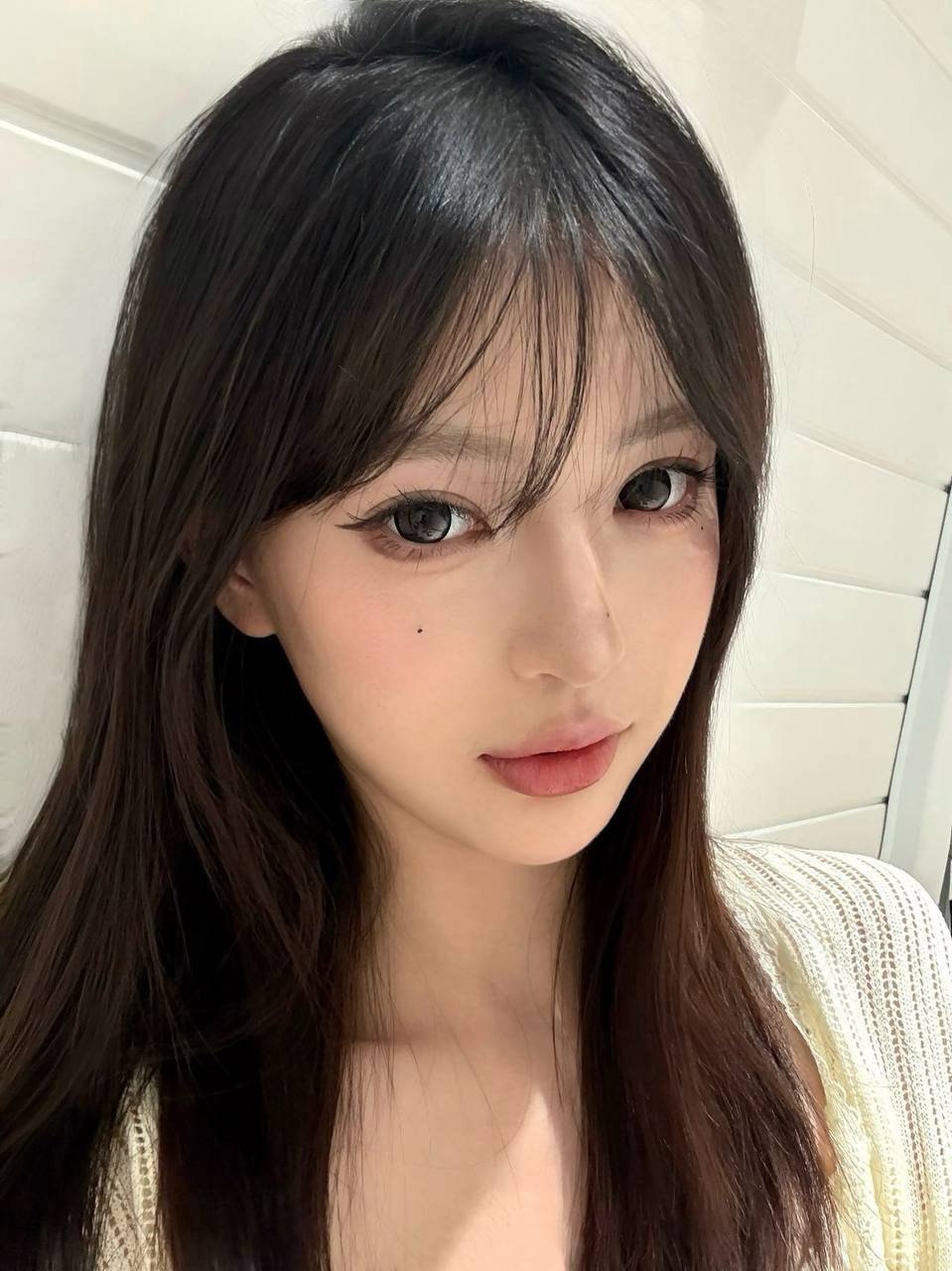 吉林 长春 18岁 165cm 90 B杯 学生 大一学信网可认证, 全身无整, 本人比照片好看 抽烟纹身:无 SM:否 无套:否 口交:可 过夜:否 同居:否 可飞:不 价格:15 特点:大一学信网可认证, 全身无整, 本人比照片好看