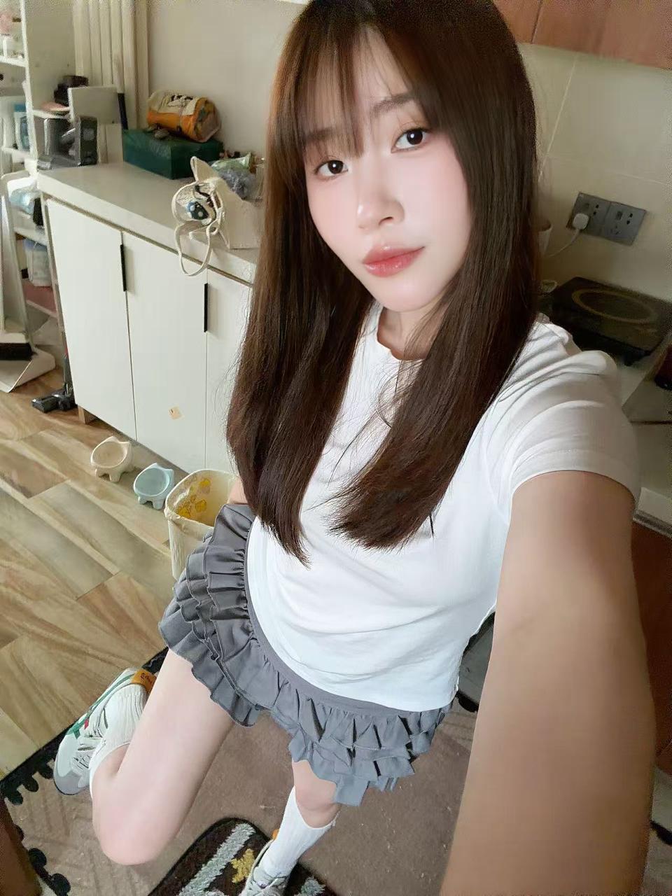 河南 郑州 25岁 157cm 91 C杯 中药销售 性格乐观开朗,特别会照顾人,为人真诚坦率,会配合好你,比较反差,皮肤细腻光滑,胸大水多,床上骚,自己会很主动,喜欢舔,情绪价值满满 抽烟纹身:有纹身 SM:否 无套:可 口交:可 过夜:可 同居:可 可飞:可 价格:12 特点:性格乐观开朗,特别会照顾人,为人真诚坦率,会配合好你,比较反差,皮肤细腻光滑,胸大水多,床上骚,自己会很主动,喜欢舔,情绪价值满满