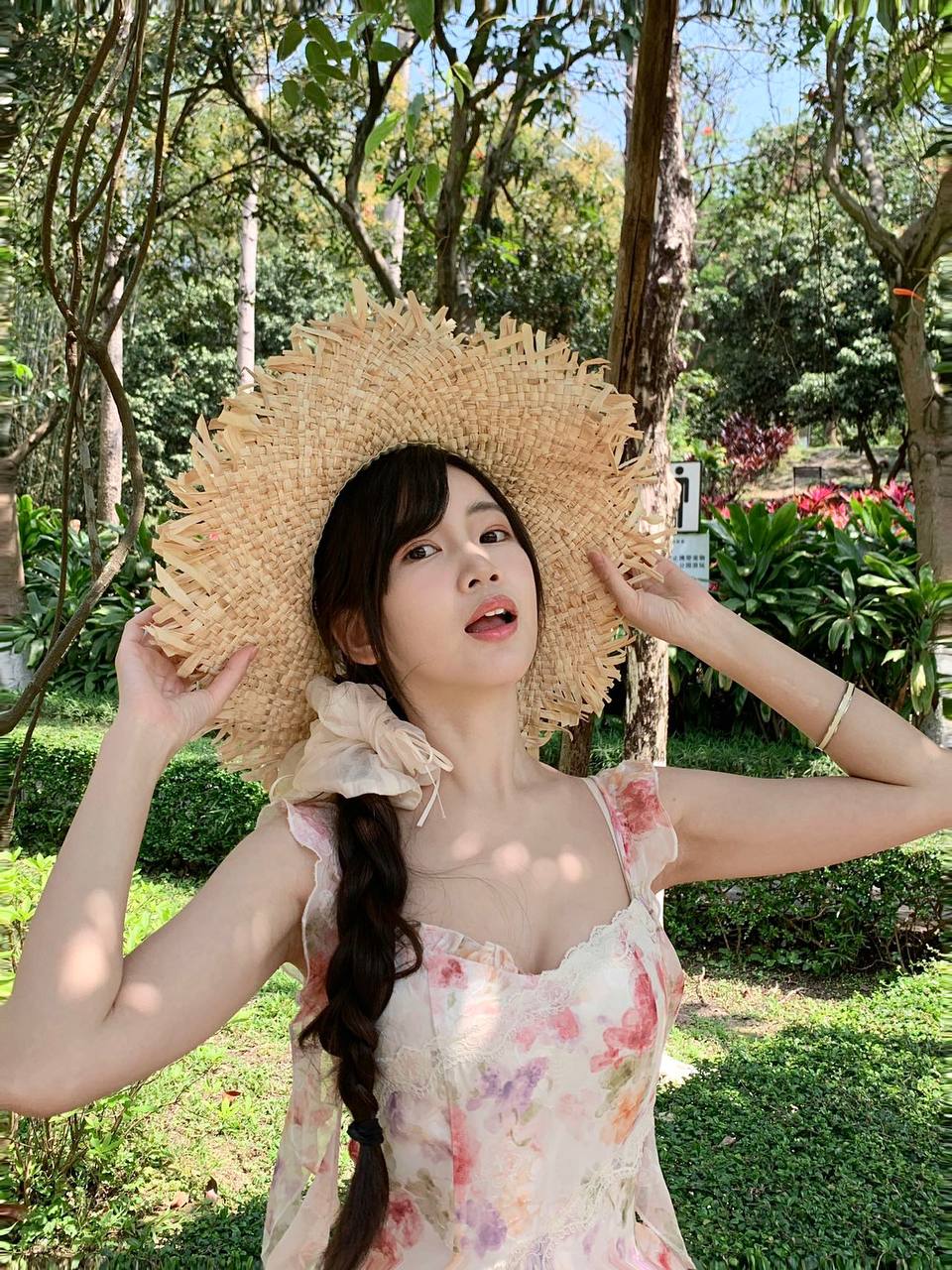 河南 郑州 25岁 165cm 84 B杯 销售 身材娇小,腰细腿长,腕线过档。爱笑脾气好,甜美可爱爱撒娇,素颜和妆后无差,可以素颜视频 抽烟纹身:无 SM:否 无套:否 口交:可 过夜:可 同居:否 可飞:可 +3k 价格:15 特点:身材娇小,腰细腿长,腕线过档。爱笑脾气好,甜美可爱爱撒娇,素颜和妆后无差,可以素颜视频