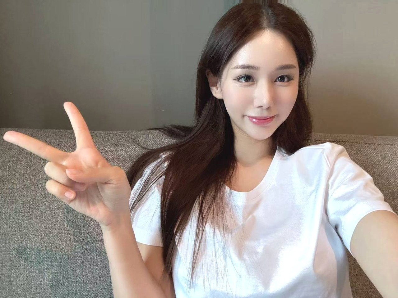 马来西亚 吉隆坡 24岁 167cm 47 C杯 本人更好看,身材好,听话,韩国人 会韩语 英语,会一些中文 抽烟纹身:无 SM:是 无套:否 口交:可 过夜:可 可飞:可 价格:40 特点:本人更好看,身材好,听话,韩国人 会韩语 英语,会一些中文