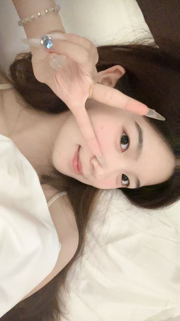 广东 广州 21岁 163cm 90 B杯 学生 清纯,乖巧懂事反差,逼紧水多 抽烟纹身:无 SM:轻微 无套:否 口交:可 过夜:可 同居:看情况 可飞:可以 价格:12 特点:清纯,乖巧懂事反差,逼紧水多