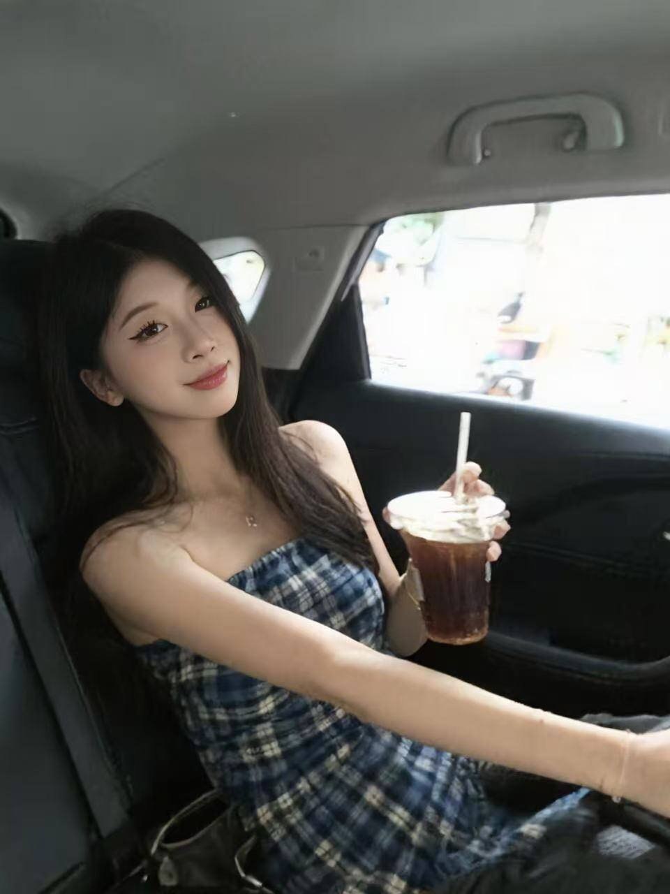 江苏 常州 18岁 165cm 88 B杯 清纯甜御,性格好,颜值高长相好,有点比较多 抽烟纹身:有纹身 SM:否 无套:可 口交:可 过夜:可 同居:可 可飞:可 价格:10 特点:清纯甜御,性格好,颜值高长相好,有点比较多