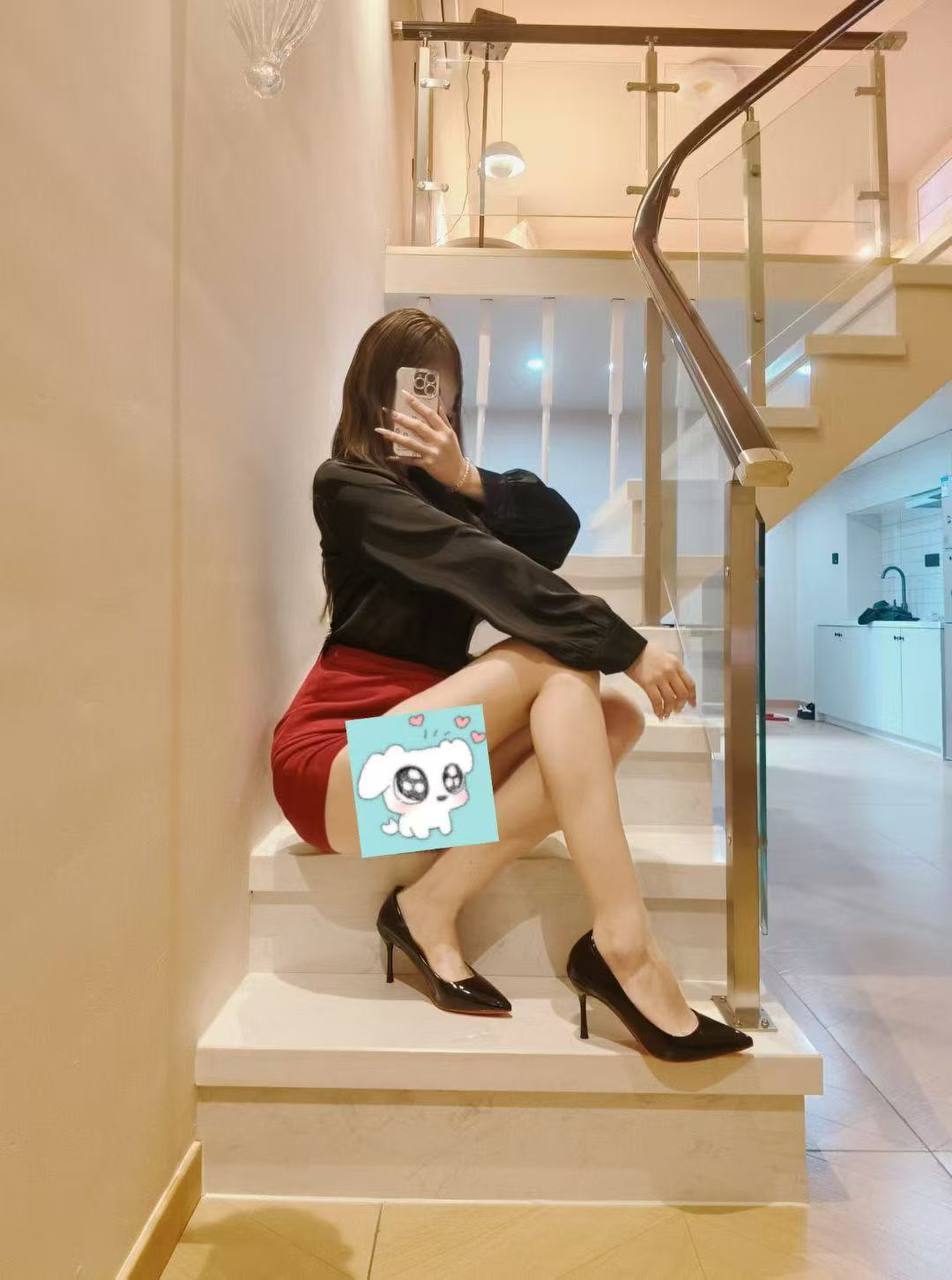 广东 清远 18岁 174cm 123 B杯 玩得开,喜欢当狗,m 抽烟纹身:无 SM:是 无套:可 口交:可 过夜:可 同居:可 可飞:可 价格:80 特点:玩得开,喜欢当狗,m