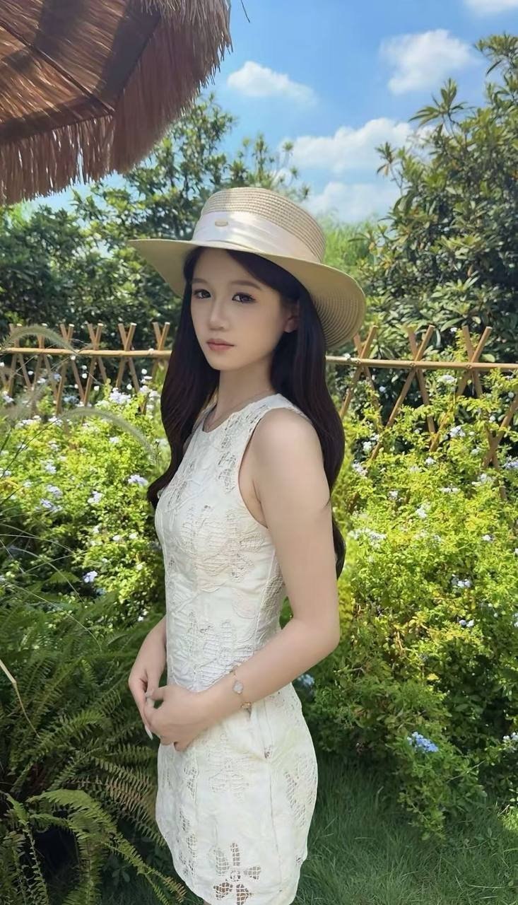 浙江 杭州 18岁 161cm 90 B杯 本人比较内敛乖听话 懂事 提供情绪价值 第一次下海 抽烟纹身:有抽烟无纹身 SM:否 无套:可 口交:可 过夜:可 同居:可 可飞:江浙沪 杭州优先 价格:7 特点:本人比较内敛乖听话 懂事 提供情绪价值 第一次下海