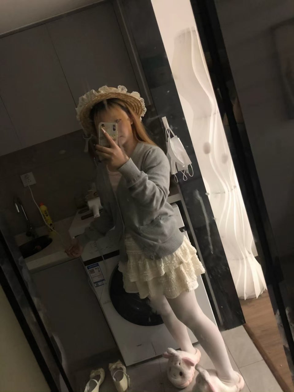 云南 昆明 18岁 159cm 48 B杯 年轻有活力 乖巧懂事听话 性格好 人有趣 提供情绪价值 配合度高 抽烟纹身:无 SM:否 无套:可 口交:可 过夜:可 同居:否 可飞:可 价格:3 特点:年轻有活力 乖巧懂事听话 性格好 人有趣 提供情绪价值 配合度高