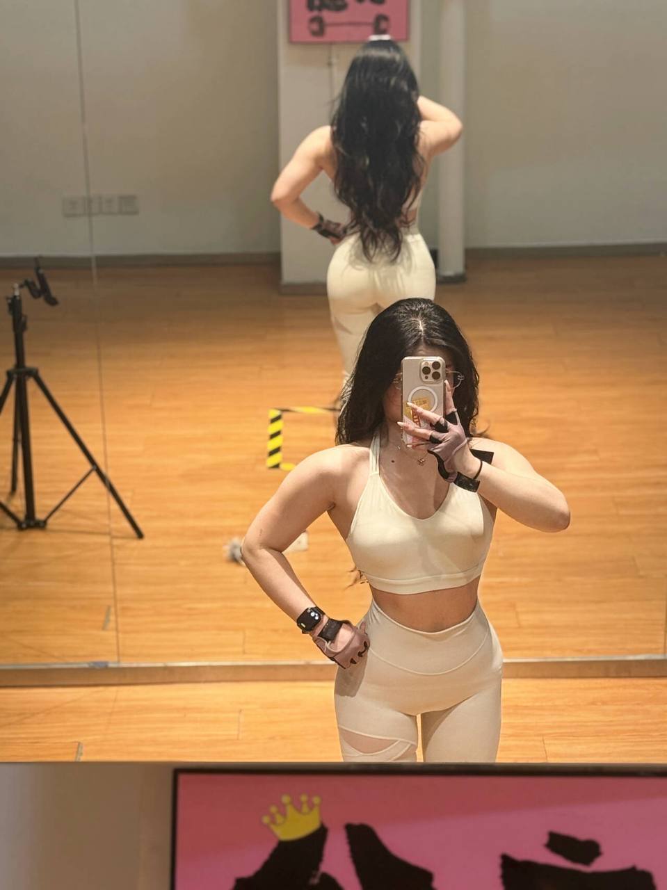 江苏 常州 26岁 160cm 52 B杯 国企 健身,腰臀比绝佳,身材匀称有曲线,性格比较好,听话适配度比较高,兴趣广泛,什么都可以和你聊得来 SM:可 无套:否 口交:可 过夜:可 同居:否 可飞:可 价格:13 特点:健身,腰臀比绝佳,身材匀称有曲线,性格比较好,听话适配度比较高,兴趣广泛,什么都可以和你聊得来