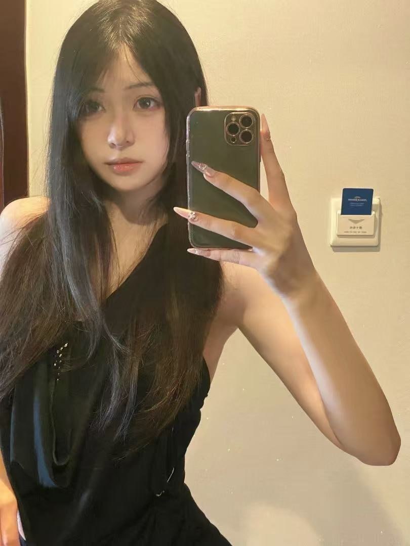 广东 广州/东莞 18岁 167cm 101 C杯 学生 年轻乖巧听话懂事,能提供较高情绪价值,放得开,全身无整 抽烟纹身:无 SM:是 无套:可 口交:可 过夜:可 同居:可 可飞:否 价格:10 特点:年轻乖巧听话懂事,能提供较高情绪价值,放得开,全身无整