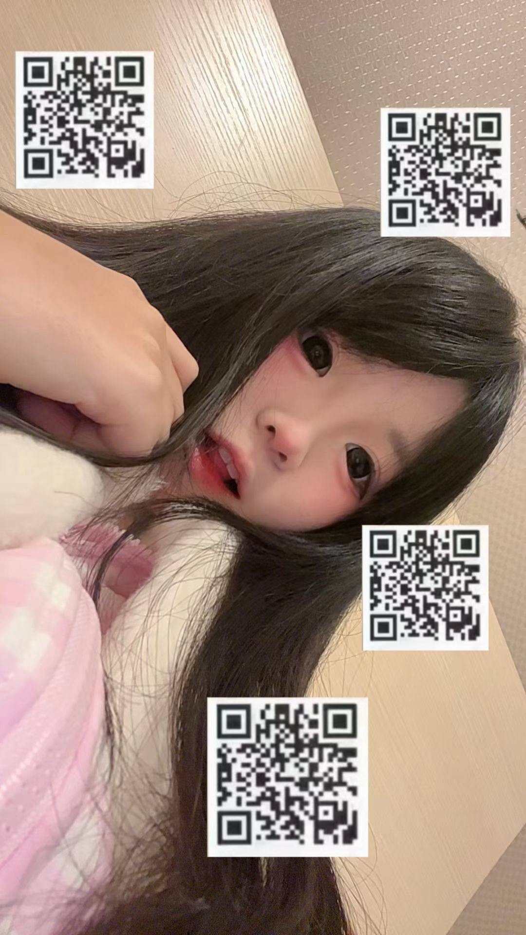 湖南 长沙 18岁 151cm 86 B杯 美容师 萝莉 叫床的好听 床上很配合 抽烟纹身:无 SM:轻微 无套:否 口交:否 过夜:可 同居:否 可飞:否 价格:7 特点:萝莉 叫床的好听 床上很配合
