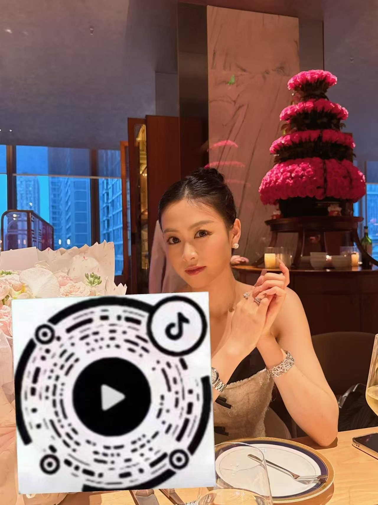 浙江 杭州 25岁 160cm 92 B杯 艺术老师 接受过高等教育,会品茗、咖啡 、懂很多健身运动 、品酒 、文学 、艺术 有自己的品味 。说话张弛有度 情绪陪伴价值拉满 不是低俗 是个谈吐大方 得体的人 抽烟纹身:无 SM:轻度 无套:可 口交:可 过夜:可 同居:否 可飞:可 价格:15 特点:接受过高等教育,会品茗、咖啡 、懂很多健身运动 、品酒 、文学 、艺术 有自己的品味 。说话张弛有度 情绪陪伴价值拉满 不是低俗 是个谈吐大方 得体的人