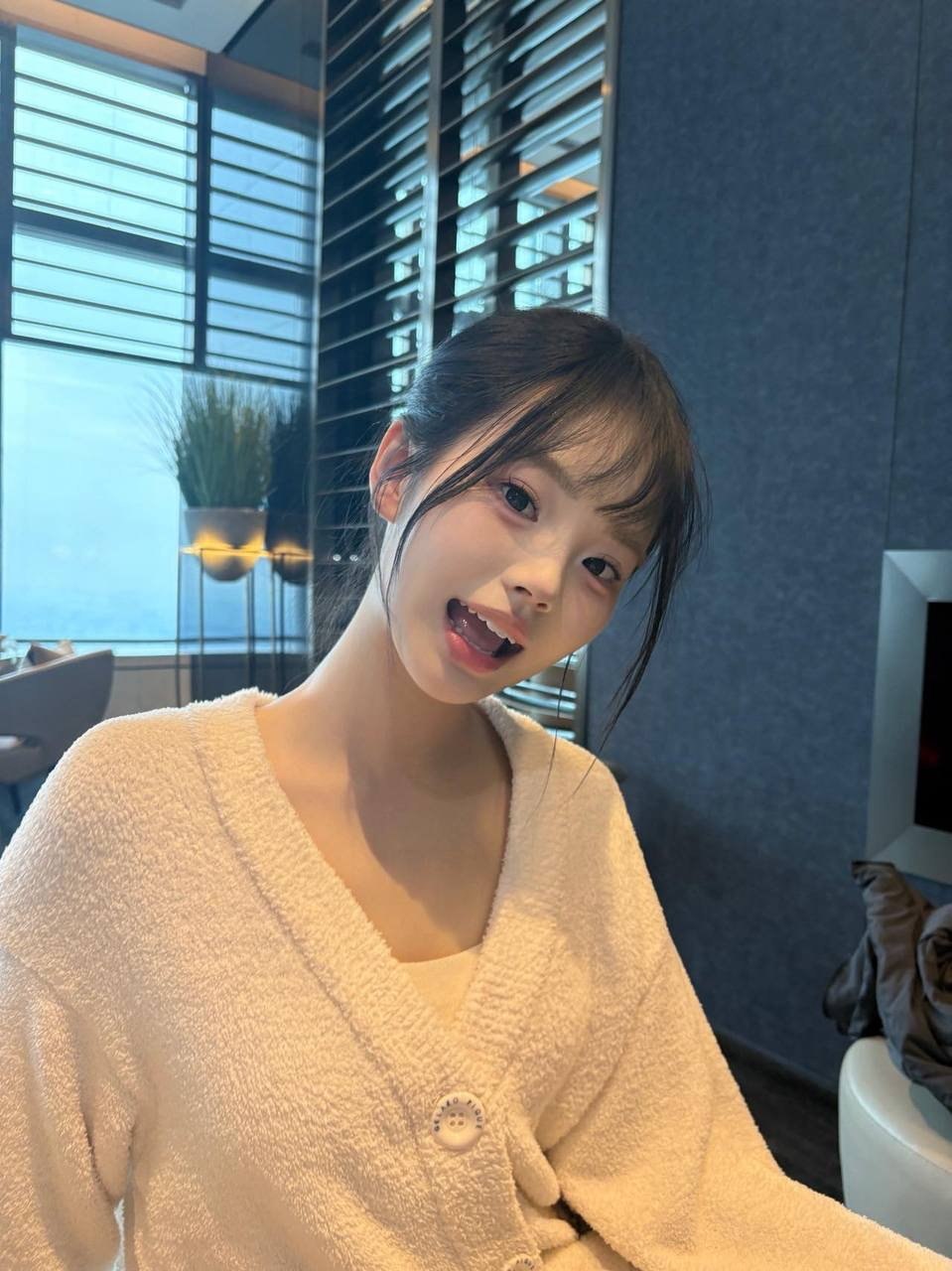 广东 广州 20岁 167cm 49 C杯 学生 冷白皮,性格外向,情商高,能说会道的小女孩一枚~ 抽烟纹身:无 SM:轻微 无套:可 口交:不太能 过夜:可 可飞:可 价格:30 特点:冷白皮,性格外向,情商高,能说会道的小女孩一枚~
