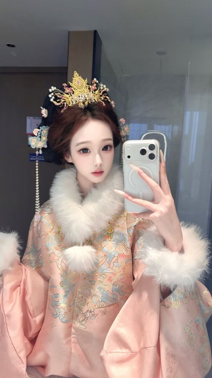 湖北 武汉 19岁 168cm 82 B杯 身材好 人照合一 听话懂事 SM:轻微 无套:否 口交:可 过夜:可 同居:否 可飞:可 价格:10 特点:身材好 人照合一 听话懂事