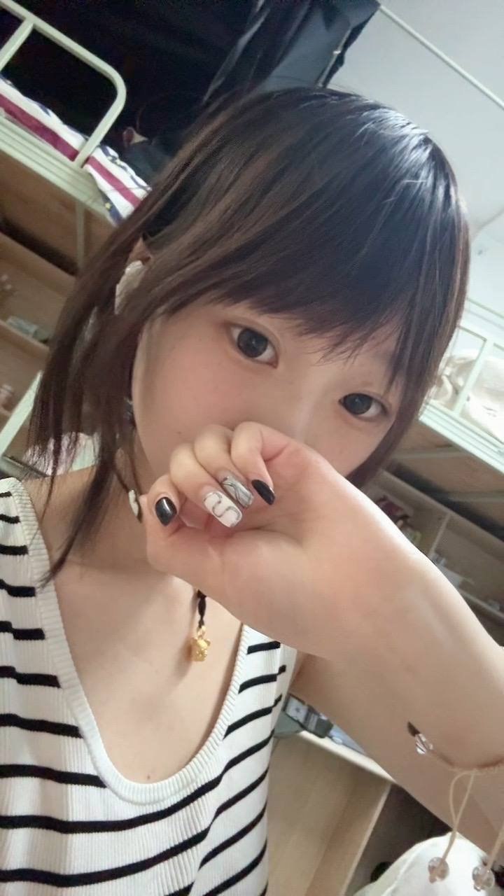 四川 成都 18岁 173.5cm 114 B杯 乖巧听话温柔善解人意 积极好学 听劝 抽烟纹身:无 SM:是 无套:否 口交:可 过夜:否 同居:否 可飞:能 价格:6 特点:乖巧听话温柔善解人意 积极好学 听劝