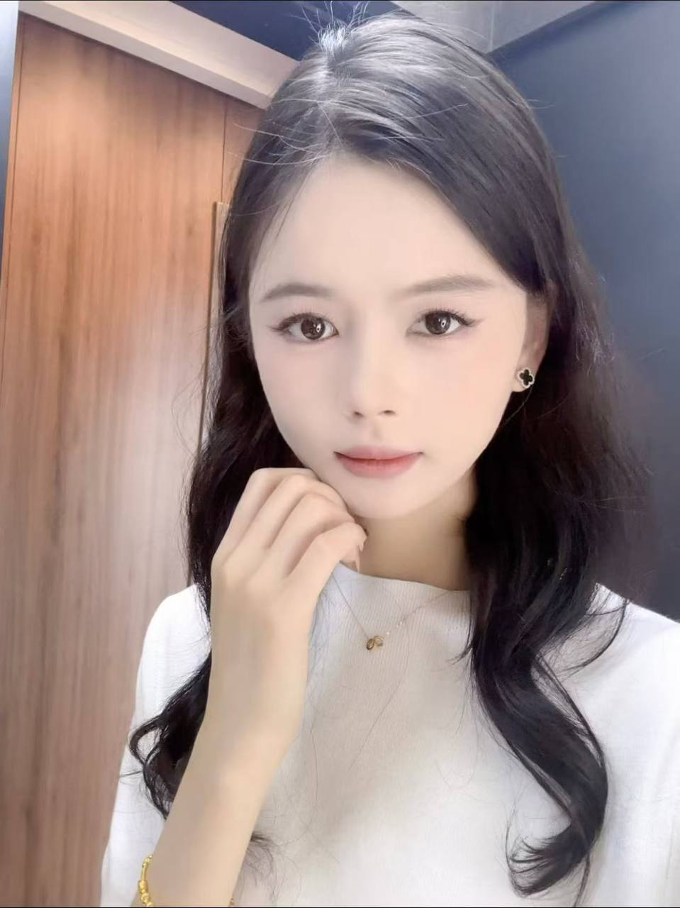 江苏 苏州 2岁 167cm 43 B杯 学生 SM:看情况 无套:否 口交:可 过夜:可 同居:可 可飞:可 价格:20