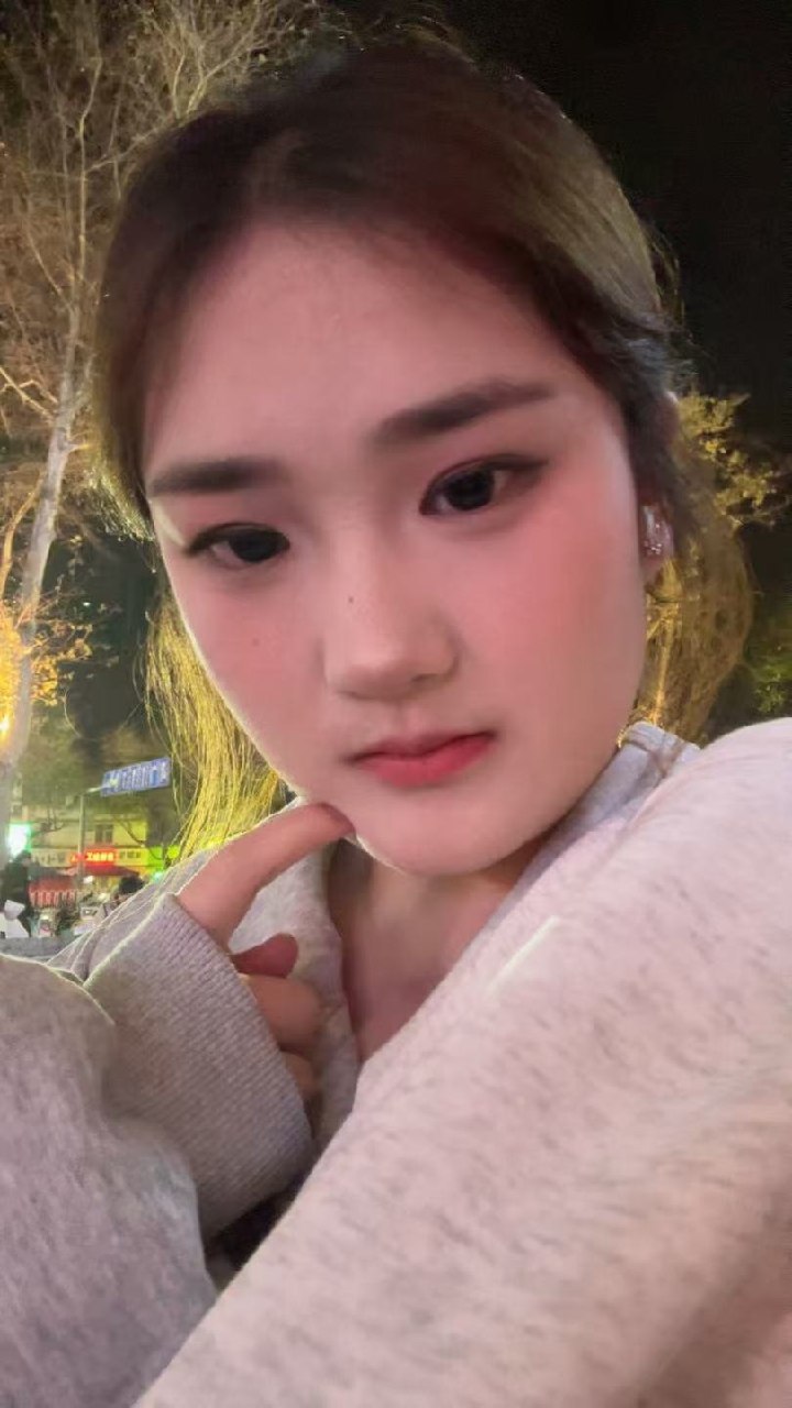 云南 昆明 20岁 162cm 110 B杯 工作 妹妹缺钱第一次找 本人现实比较朴实 乖巧听话 基本上不过分的要求都可以满足老板 能SM床上反差大 紧 水多 抽烟纹身:无 SM:是 无套:否 口交:可 过夜:可 同居:可 可飞:可 价格:5 特点:妹妹缺钱第一次找 本人现实比较朴实 乖巧听话 基本上不过分的要求都可以满足老板 能SM床上反差大 紧 水多