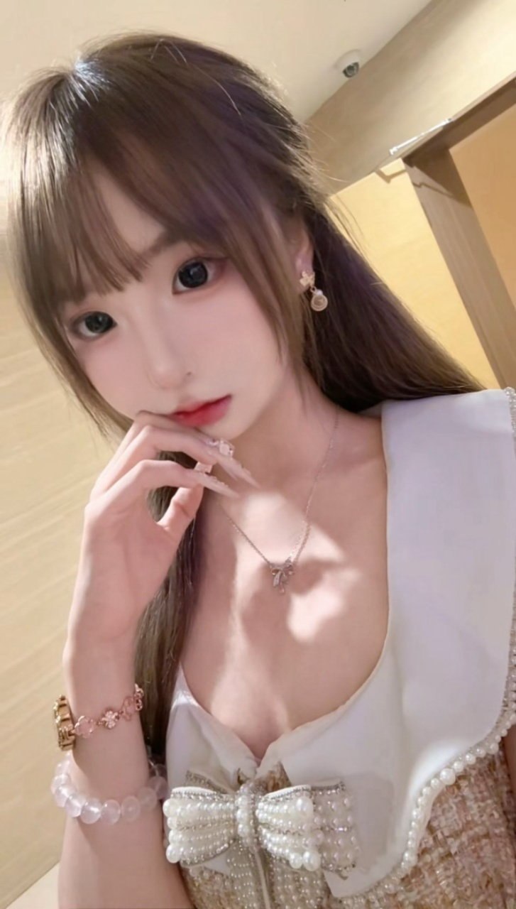 湖南 株洲 18岁 160cm 88 A杯 学生 极品少萝皇,可按照老板喜欢的样子穿小裙子,可陪玩打瓦,情商高,可和闺蜜双飞 抽烟纹身:有纹身 SM:否 无套:可 口交:可 过夜:可 同居:否 可飞:可 价格:10 特点:极品少萝皇,可按照老板喜欢的样子穿小裙子,可陪玩打瓦,情商高,可和闺蜜双飞