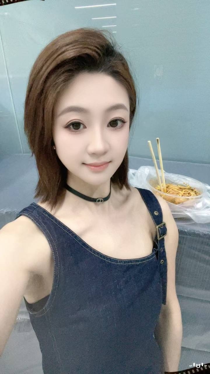广东 深圳 30岁 160cm 62 B杯 带货主播 私生活干净 基本两点一线 可以长期陪伴,比较粘人,听话 有分寸 懂得提供情绪价值 SM:否 无套:否 口交:否 过夜:可 同居:否 可飞:不 价格:40 特点:私生活干净 基本两点一线 可以长期陪伴,比较粘人,听话 有分寸 懂得提供情绪价值