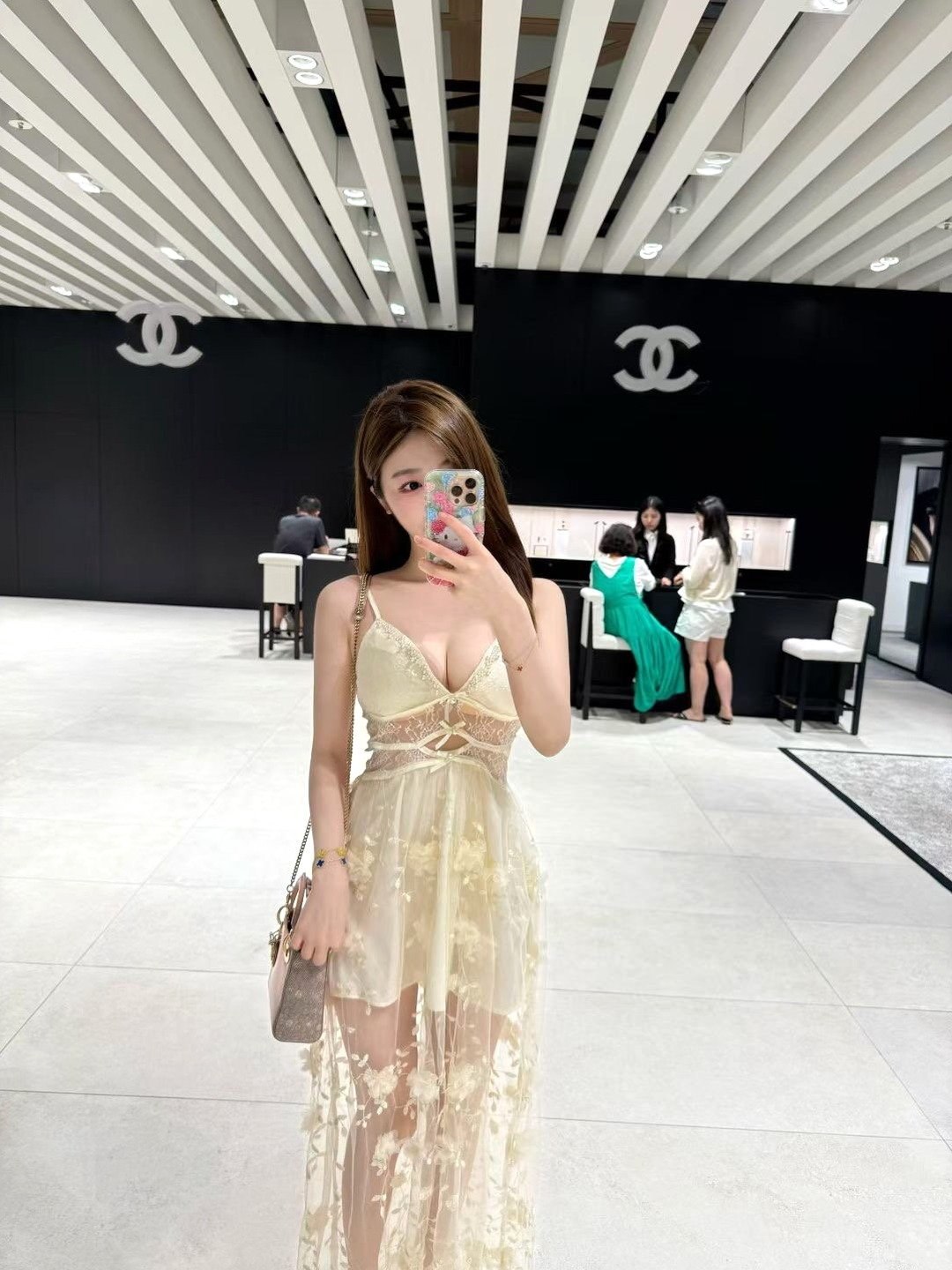 上海 上海 22岁 166cm 96 B杯 学生 可甜可御,清纯,皮肤白,皮肤好,欧美身材(真胸腰细翘臀),活泼外向,性格好,情商高,幽默、爱笑。说话声音好听,喜欢撒娇有点儿粘人,唱歌好听,有瑜伽习惯,龙头一本科,考研中。喜欢打网球、高尔夫,画画。 抽烟纹身:无 SM:否 无套:否 口交:可 过夜:可 同居:可 可飞:可 价格:50 特点:可甜可御,清纯,皮肤白,皮肤好,欧美身材(真胸腰细翘臀),活泼外向,性格好,情商高,幽默、爱笑。说话声音好听,喜欢撒娇有点儿粘人,唱歌好听,有瑜伽习惯,龙头一本科,考研中。喜欢打网球、高尔夫,画画。