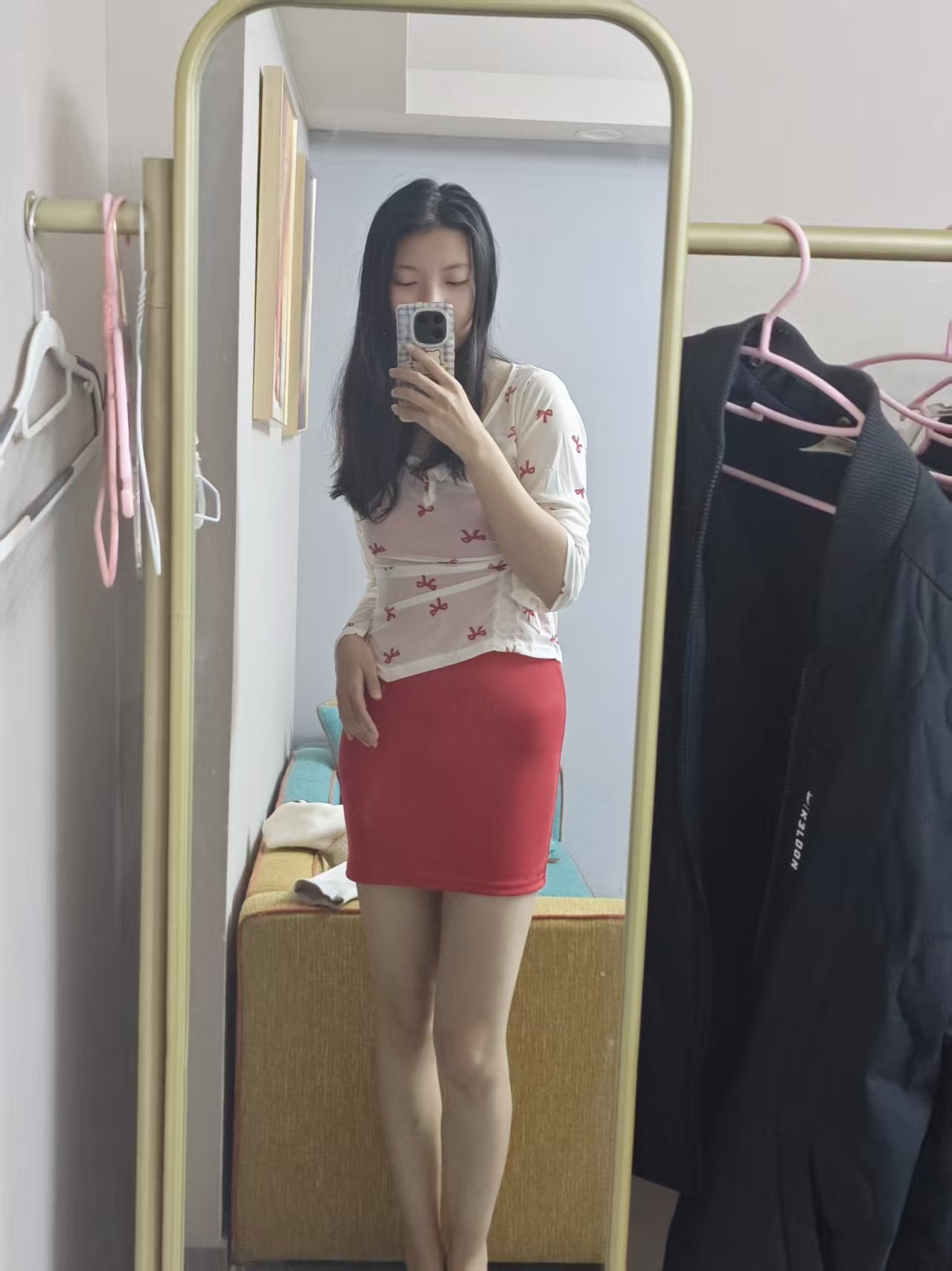 陕西 西安 22岁 177cm 120 学生 空乘专业身高体重都很合理 抽烟纹身:无 SM:否 无套:否 口交:否 过夜:可 同居:否 可飞:可 价格:4 特点:空乘专业身高体重都很合理