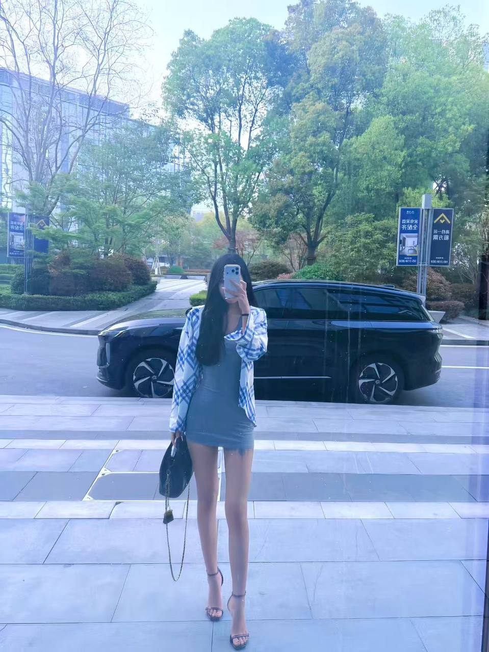上海 黄埔 19岁 170cm 94 B杯 模特 我是一个开心果 爱笑的女生运气都不会差的 抽烟纹身:纹身 SM:否 无套:可 口交:可 过夜:可 同居:否 可飞:可 价格:5/10 特点:我是一个开心果 爱笑的女生运气都不会差的