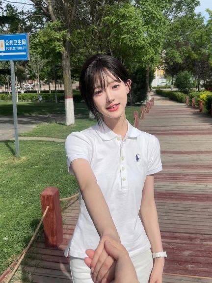 吉林 长春 19岁 168cm 90 B杯 学生 播音系学生 圈子干净 抽烟纹身:无 SM:轻微 无套:否 口交:可 过夜:可 同居:可 可飞:可 价格:30 特点:播音系学生 圈子干净