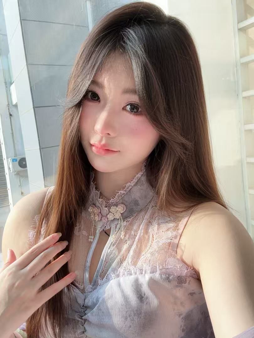 四川 成都 22岁 164cm 91 B杯 学生 皮肤超级白 纯天然 性格好爱笑 抽烟纹身:无 SM:是 无套:否 口交:可 过夜:可 同居:可 可飞:可,港澳 价格:24 特点:皮肤超级白 纯天然 性格好爱笑