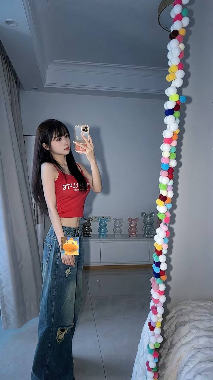 广东 广州/佛山 19岁 167cm 89 B杯 幼师 人照无差 抽烟纹身:无 SM:否 无套:否 口交:可 过夜:可 同居:可 可飞:否 价格:8 特点:人照无差