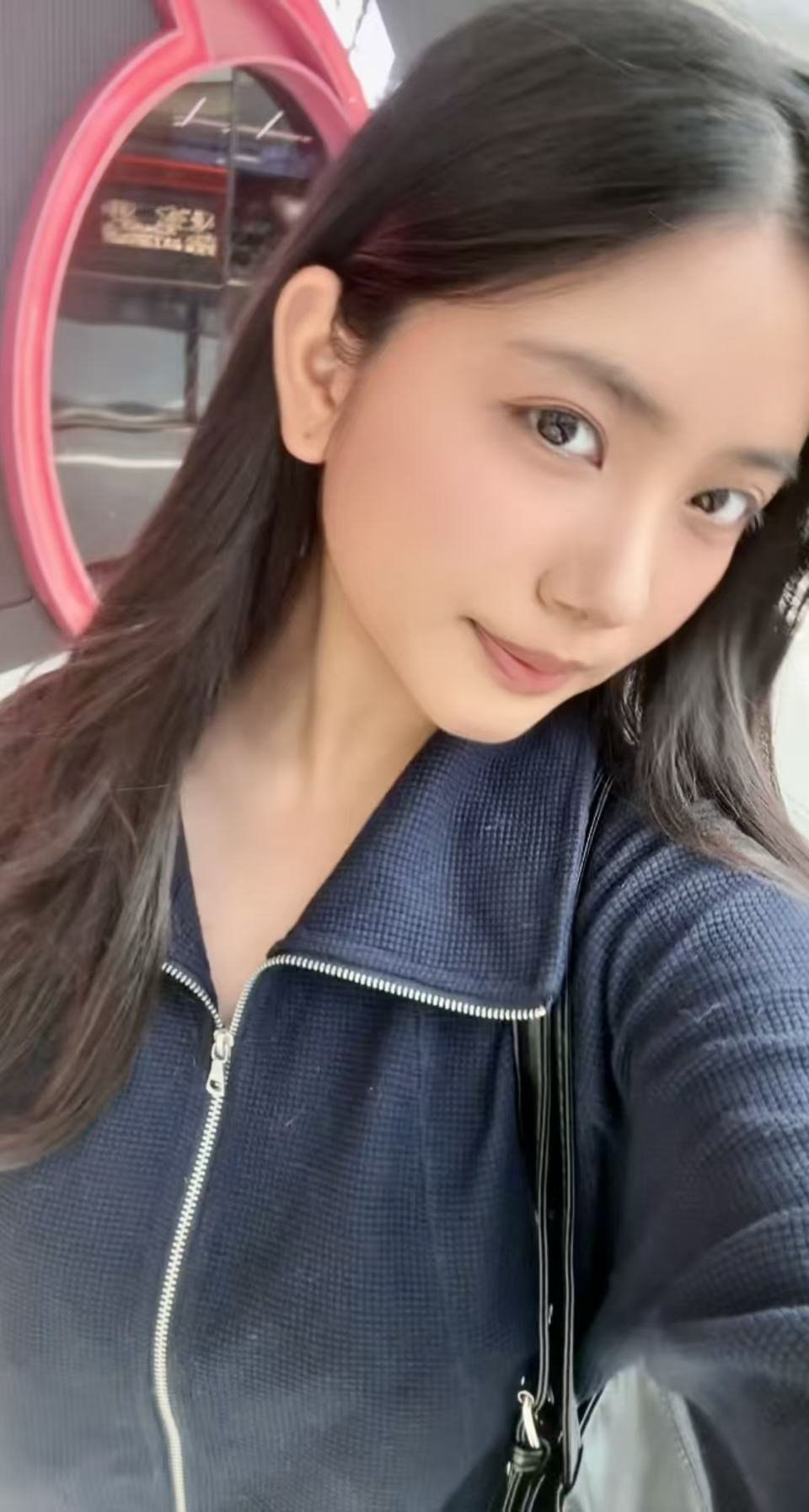 海南 海口 18岁 159cm 98 C杯 学生 了解bdsm 可玩性高 小美 幽默风趣 理智 会提供情绪价值 床上放得开 会配合 不死鱼 可以满足老板的需求 抽烟纹身:有抽烟无纹身 SM:是 无套:否 口交:可 过夜:可 同居:否 可飞:可以 价格:4 特点:了解bdsm 可玩性高 小美 幽默风趣 理智 会提供情绪价值 床上放得开 会配合 不死鱼 可以满足老板的需求