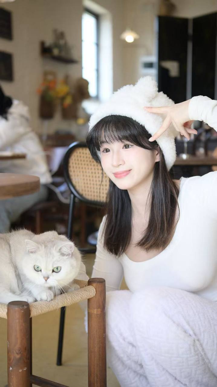 广东 深圳 19岁 166cm 49 D杯 学生 loli脸,健康,皮肤白滑紧,活力好,配合度高,口技好,双商高懂情绪,喜欢研究食谱喜欢做饭,热爱健身,普拉提,会说广东话和基础英文 抽烟纹身:无 SM:是 无套:可 口交:可 过夜:可 可飞:可 价格:5 特点:loli脸,健康,皮肤白滑紧,活力好,配合度高,口技好,双商高懂情绪,喜欢研究食谱喜欢做饭,热爱健身,普拉提,会说广东话和基础英文
