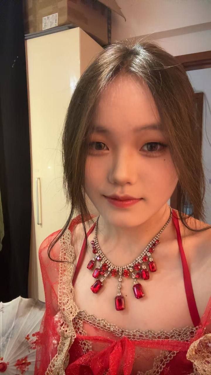 四川 成都 19岁 161cm 98 B杯 学生 接受度强,学习能力强,主打陪伴和情绪价值,娇小玲珑,可盐可甜,活泼开朗,会提供情绪价值,待开发更多的新玩法 抽烟纹身:无 SM:否 无套:可 口交:可 过夜:可 同居:否 可飞:可 价格:4 特点:接受度强,学习能力强,主打陪伴和情绪价值,娇小玲珑,可盐可甜,活泼开朗,会提供情绪价值,待开发更多的新玩法