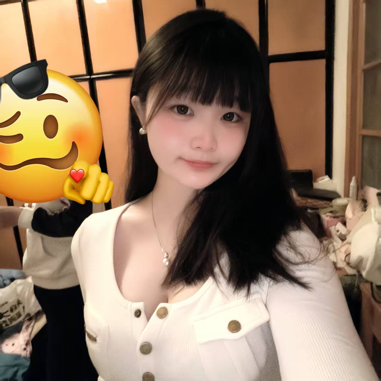 广东 广州 22岁 165cm 123 D杯 学生 胸大 皮肤白 软软的 活好 性格好 有两颗可爱小虎牙 会逗你笑 学东西快 陪你干任何你想干的事情 抽烟纹身:有纹身 SM:是 无套:否 口交:可 过夜:可 同居:否 可飞:可 价格:7 特点:胸大 皮肤白 软软的 活好 性格好 有两颗可爱小虎牙 会逗你笑 学东西快 陪你干任何你想干的事情