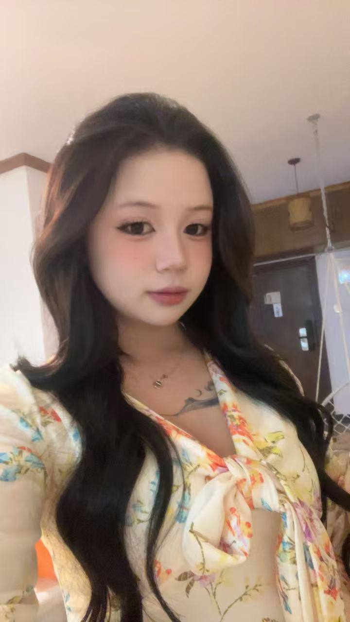 云南 昆明 19岁 160cm 54 C杯 活泼可爱开朗 抽烟纹身:有纹身 SM:可 无套:否 口交:可 过夜:可 同居:可 可飞:可 价格:8 特点:活泼可爱开朗