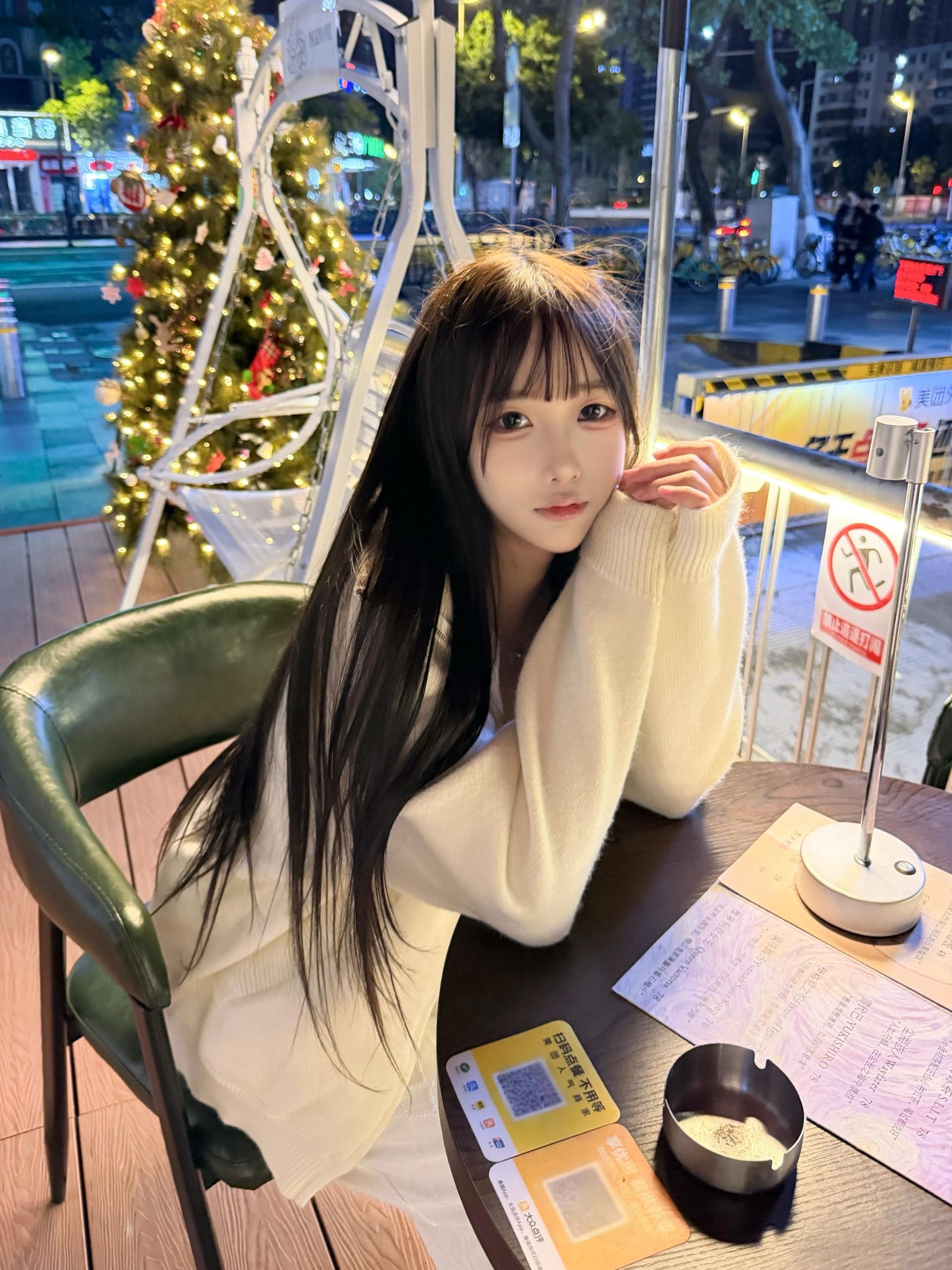 广东 广州 18岁 162cm 85 C杯 性格好嘴甜会哄人开心 抽烟纹身:无 SM:可 无套:可 口交:可 过夜:可 同居:可 可飞:可 价格:9 特点:性格好嘴甜会哄人开心
