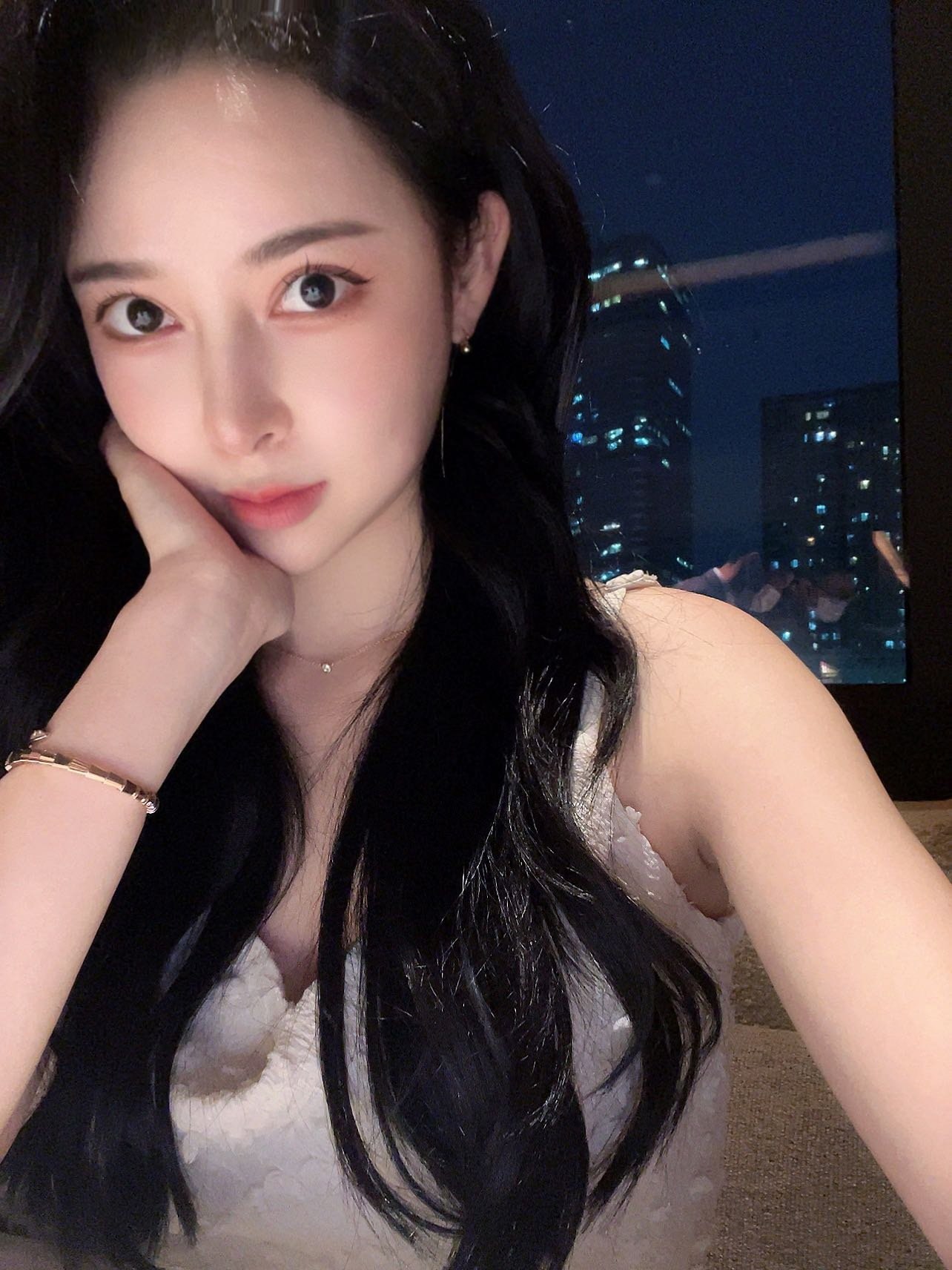 浙江 杭州 00岁 158cm 90 B杯 上班 可甜可御,听话 抽烟纹身:无纹身 SM:能,轻微 无套:否 口交:可 过夜:可 可飞:可 价格:15 特点:可甜可御,听话