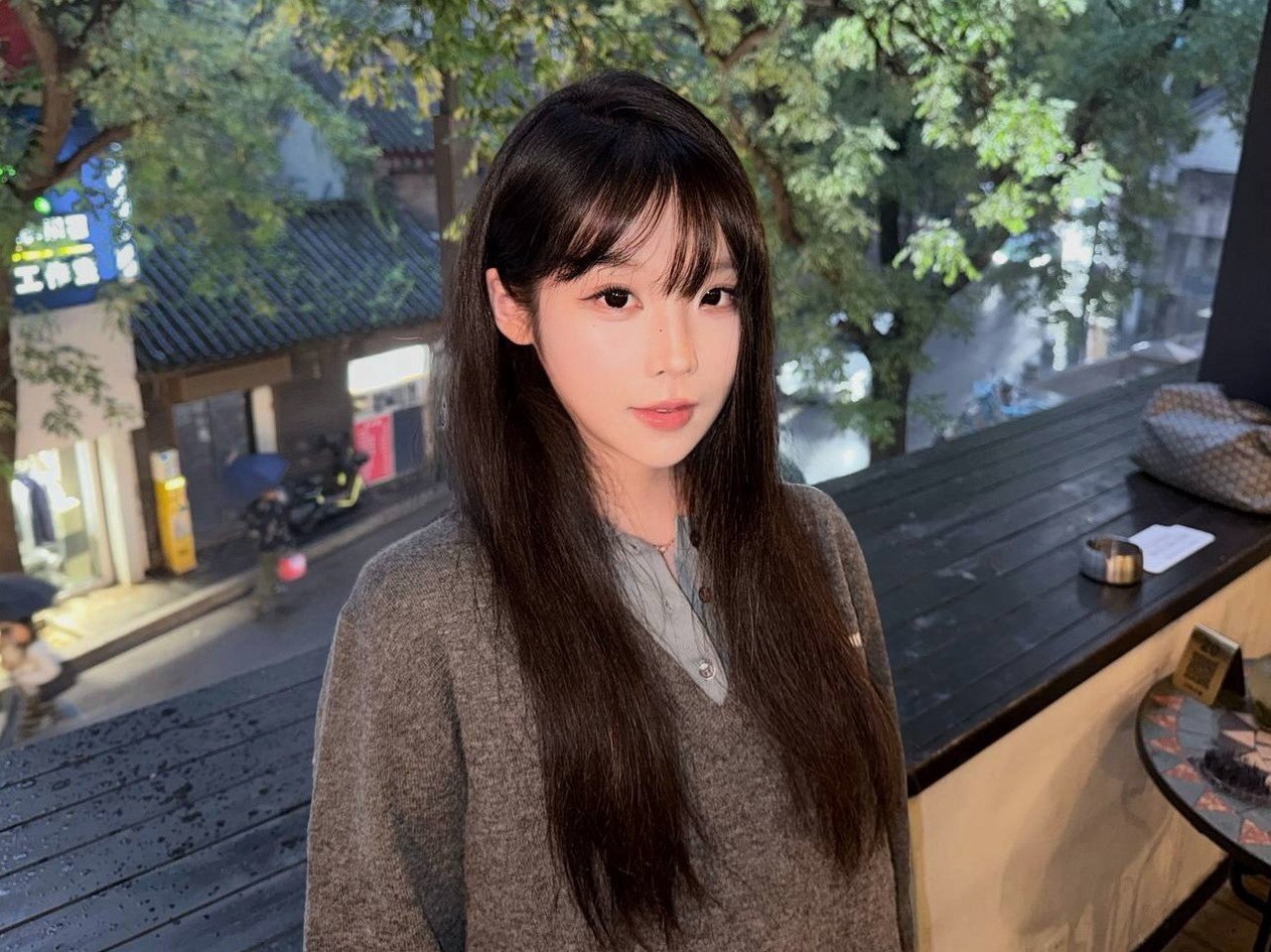 陕西 西安 21岁 170cm 110 B杯 本科 微胖,肉肉腿,性格好,无整容,皮肤好,接受程度高,反差 抽烟纹身:无 SM:是 无套:可 口交:可 过夜:可 可飞:可 价格:20 特点:微胖,肉肉腿,性格好,无整容,皮肤好,接受程度高,反差