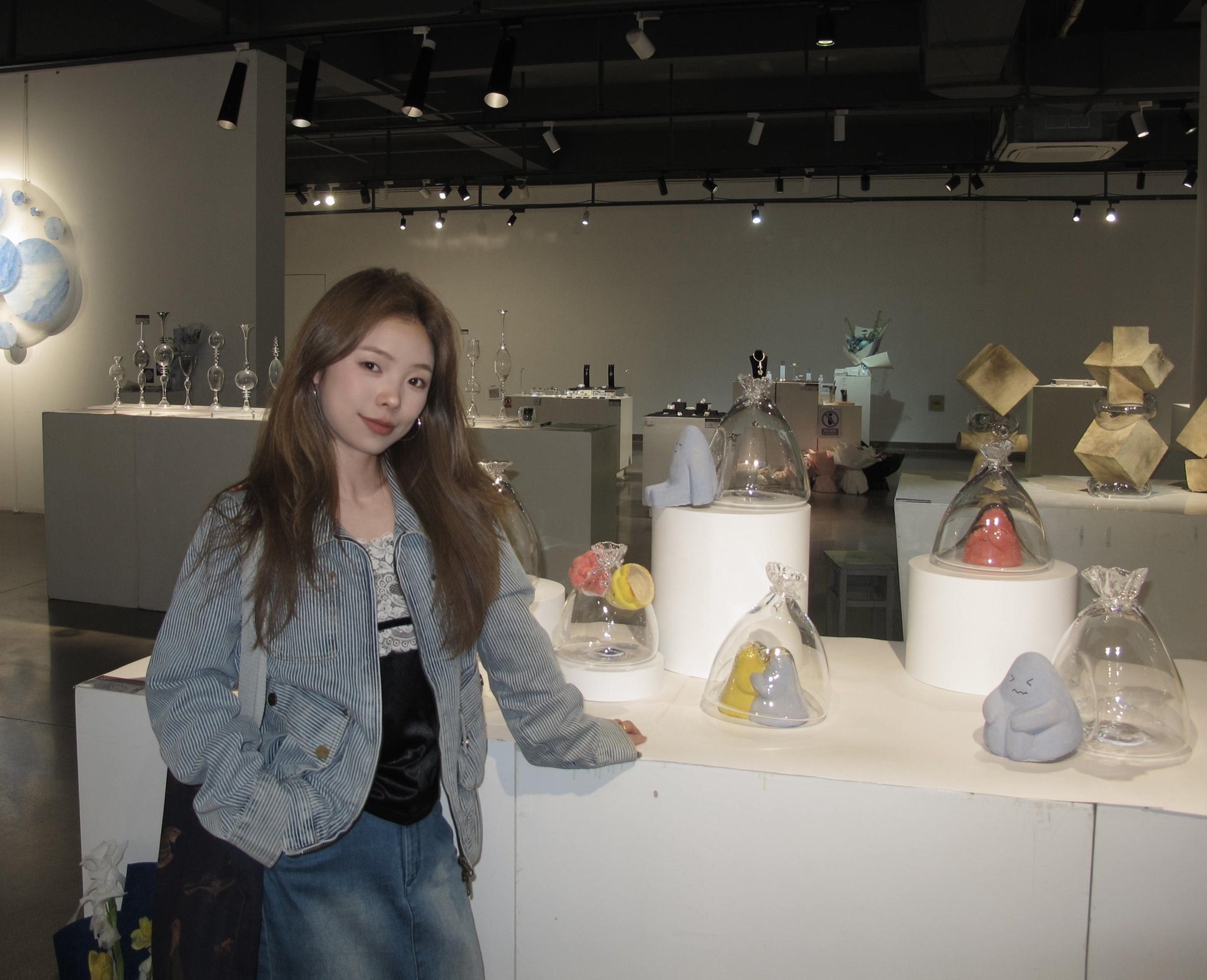 浙江 杭州 26岁 150cm 78 B杯 教师 艺术生,瘦,性格好,皮肤还不错,善于倾听 抽烟纹身:有抽烟无纹身 SM:否 无套:可 口交:可 过夜:可 同居:可 可飞:暂时不行暑假可以 价格:6 特点:艺术生,瘦,性格好,皮肤还不错,善于倾听